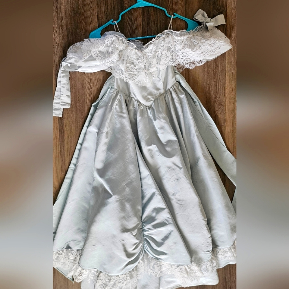 SOLD | Vintage Gunne Sax Off Shoulder Lace Southern Bell Prom Wedding Dress